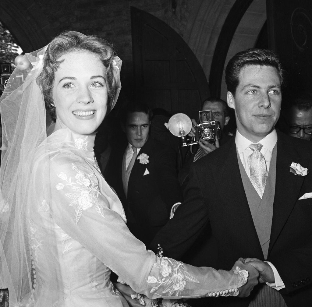 Boda de Julie Andrews y Tony Walton vestido bordado