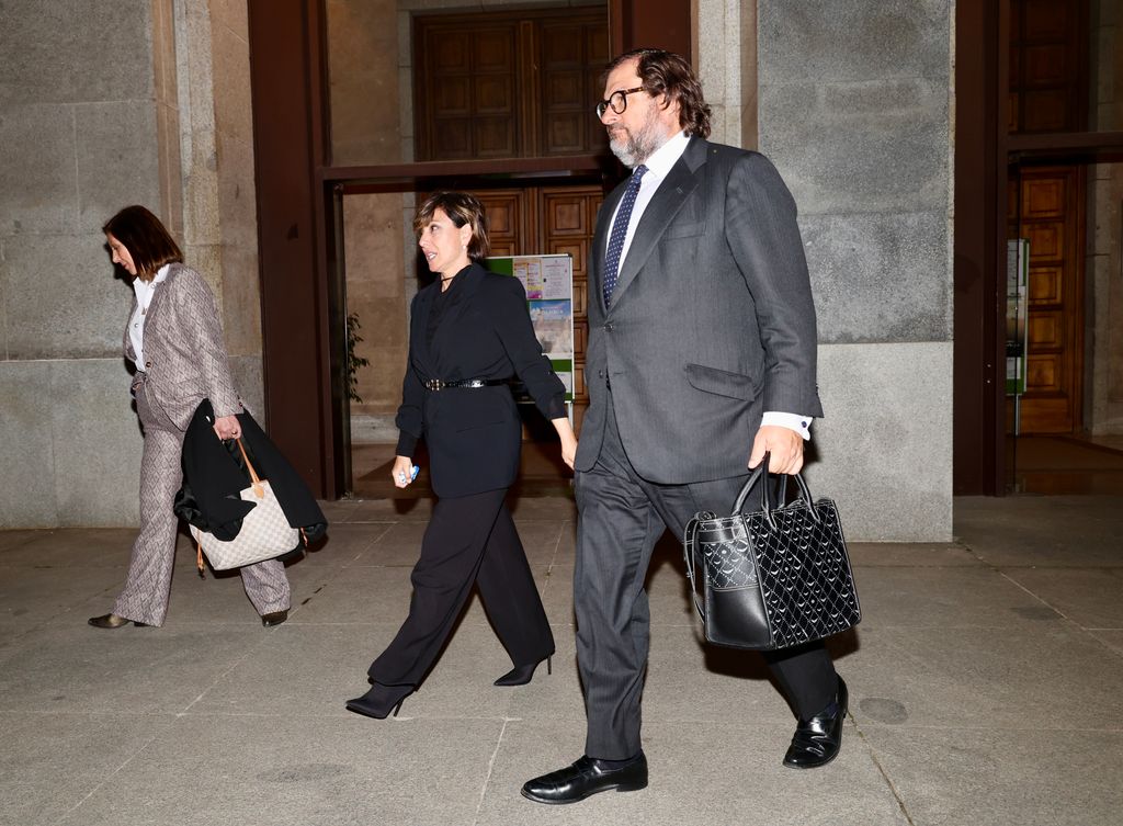 Último adiós a Fernando Ónega: Sonsoles y sus hermanos despiden a su padre arropados por familiares y amigos 