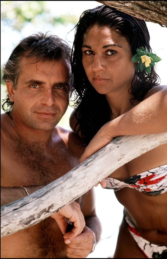 LA CANTANTE LOLITA FLORES CON SU MARIDO GUILLERMO FURIASE POSANDO DURANTE UNAS VACACIONES DE VERANO EN MARBELLA