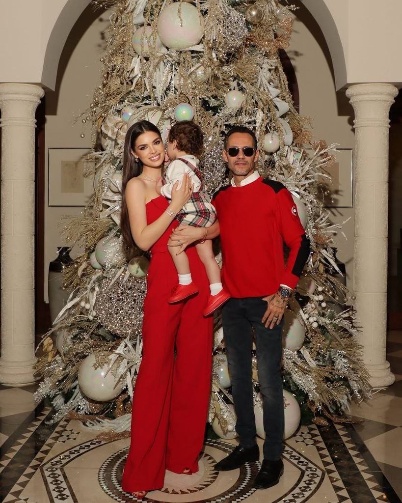 Nadia Ferreira y Marc Anthony con su hijo Marcos