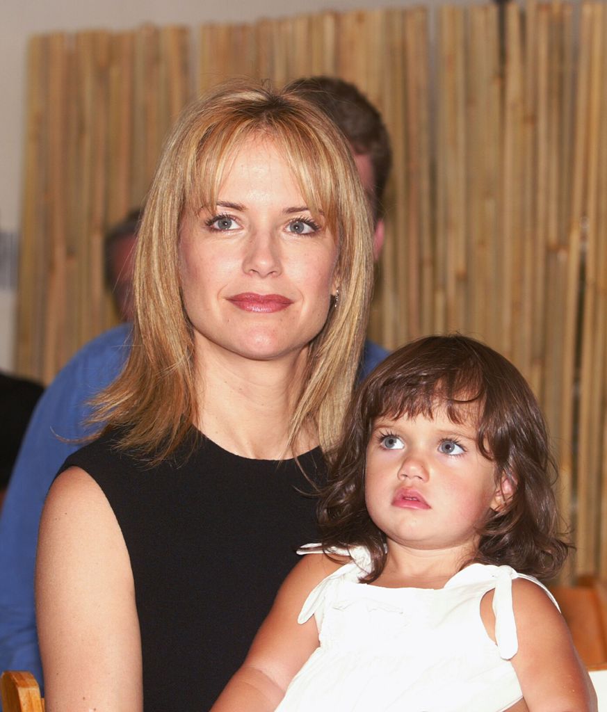 Kelly Preston y su hija Ella Bleu en 2002