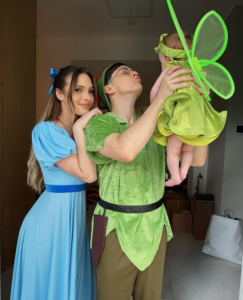 Lele Pons con Guaynaa y Eloísa en su primer Halloween como familia.