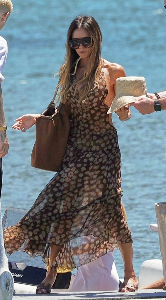 Victoria Beckham derrochó estilo en esta escapada preverano por Ibiza.