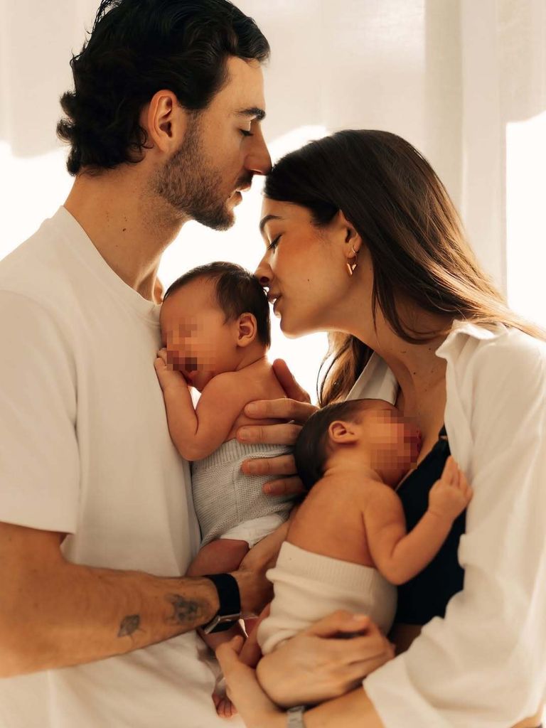 Estela y Juanito con sus hijos mellizos, Luca y Liah