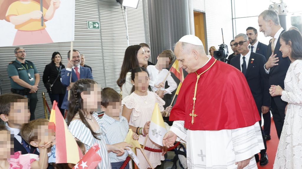 25 niños también han dado la bienvenida al Papa