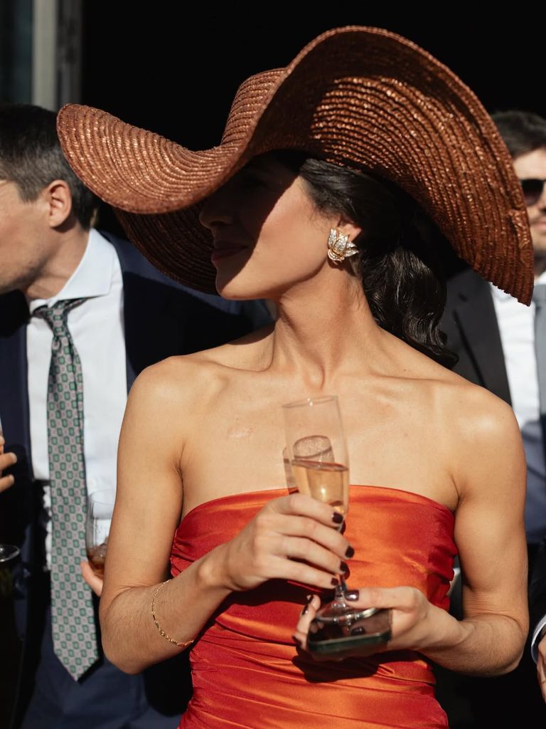 La pamela, la protagonista del look.