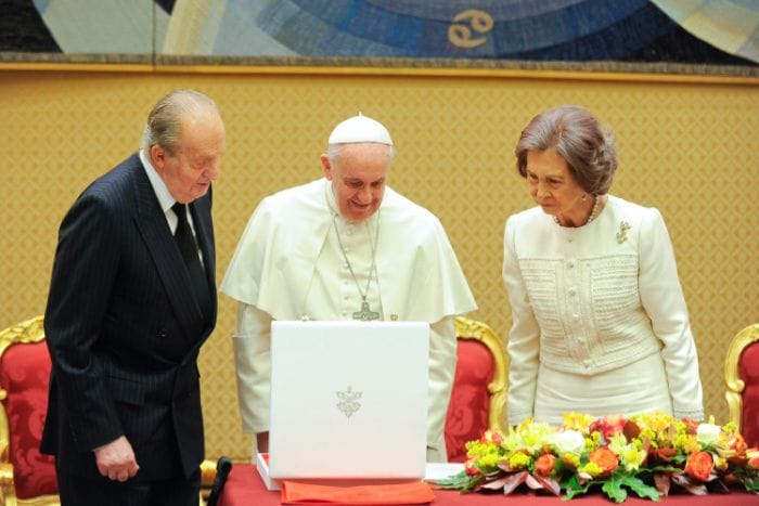 La reina Sofía y el rey Juan Carlos con el Papa Francisco