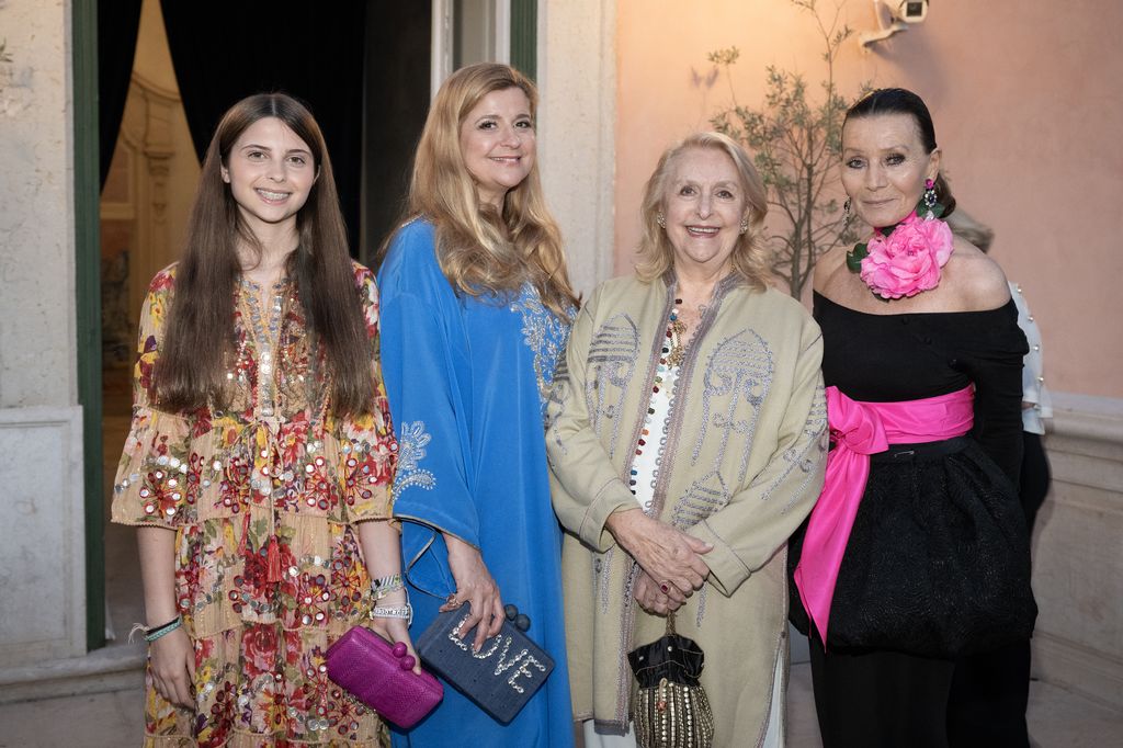 La princesa Isabel con su madre y su abuela, tres generaciones de duquesas de Cadaval, y la princesa Isabelle de Liechtenstein en el Palacio del Correio-Mor, Loures