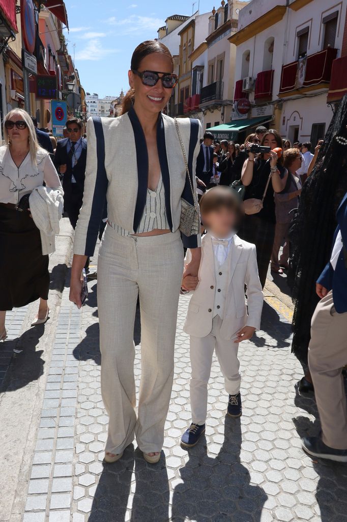 Eva González en la Semana Santa de Sevilla.