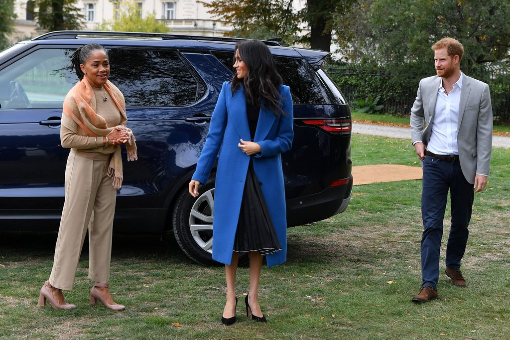 Doria Ragland también apoyó el debut de su hija como princesa británica: este fue el primer acto en solitario de Meghan Markle en el Palacio de Kensington en septiembre de 2018