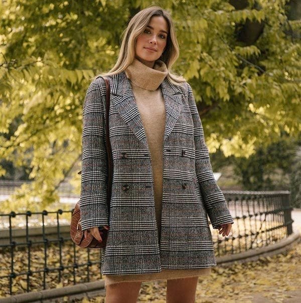 María Pombo con abrigo de cuadros