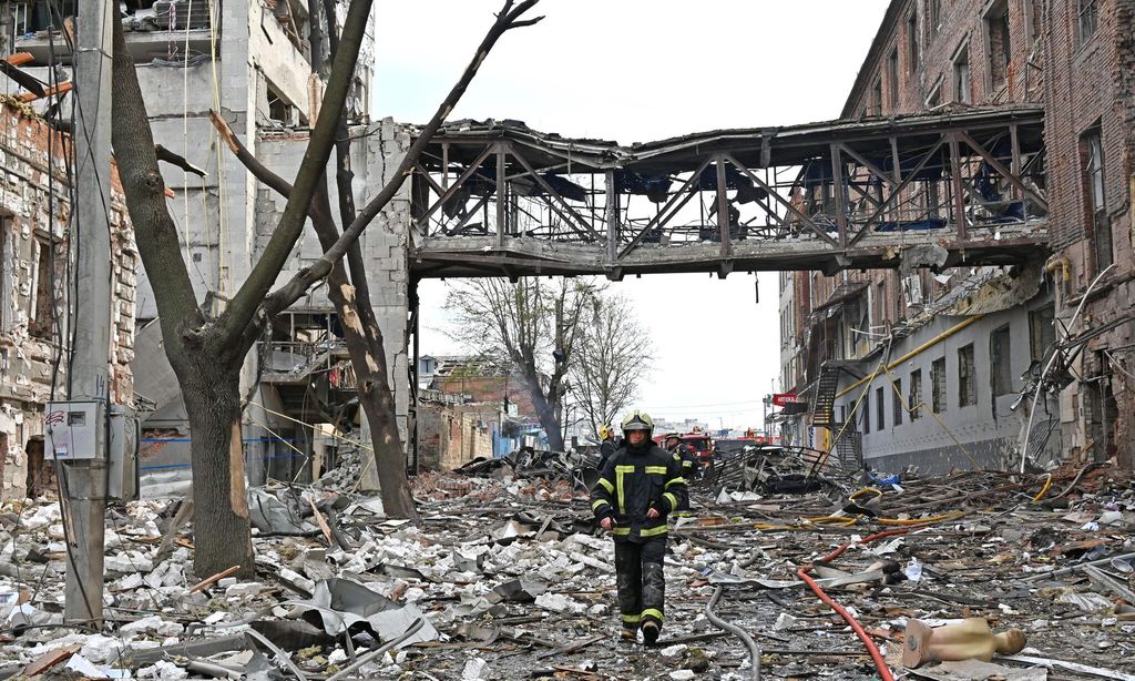 Área bombardeada en Járkov, Ucrania