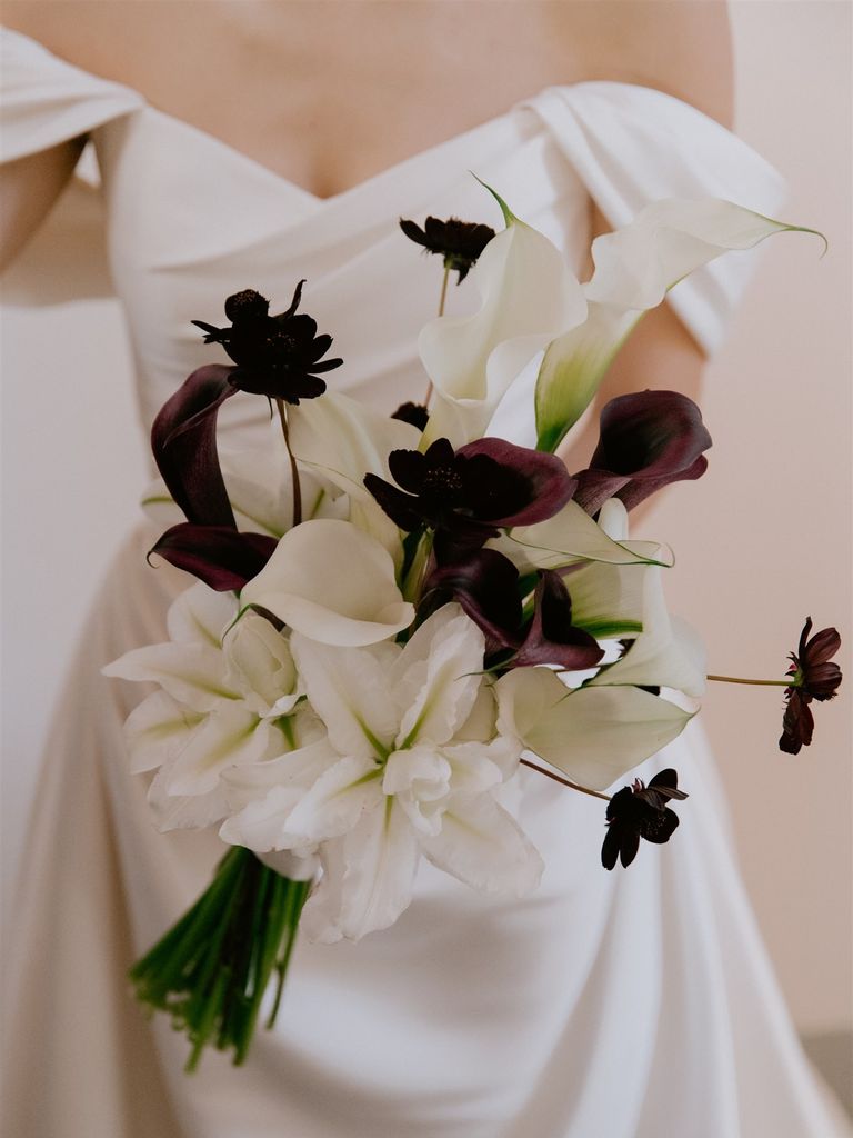 Ramos de novia con flores moradas exótico