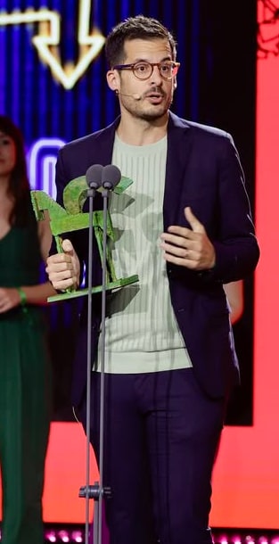 Con su premio en mano