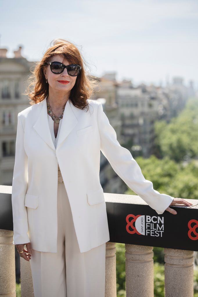 El déjà vu de Susan Sarandon en Barcelona: un look impoluto que usan las 'royals' para transmitir serenidad