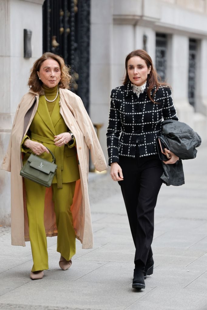 Paloma Segrelles y su madre en los premios internacional de periodismo de 'El Mundo'