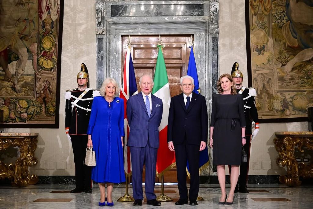 La reina Camilla, el rey Carlos III, el Presidente Mattarella  y la Signora Laura 