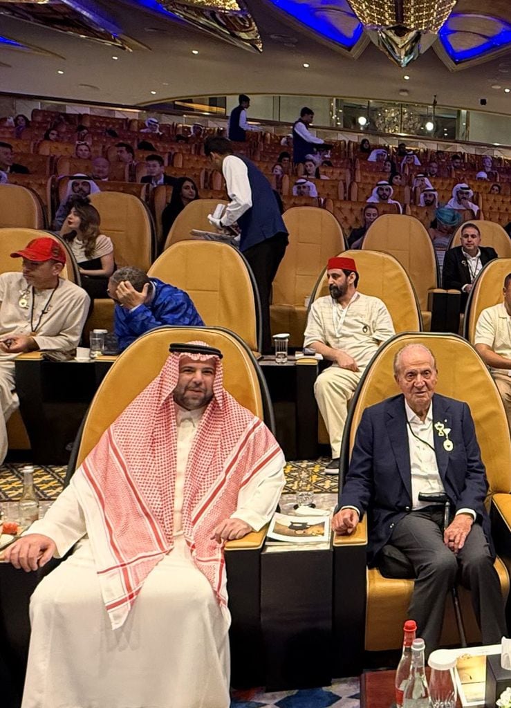 El príncipe Abdullah bin Saad y el rey Juan Carlos, en el hipódromo de 