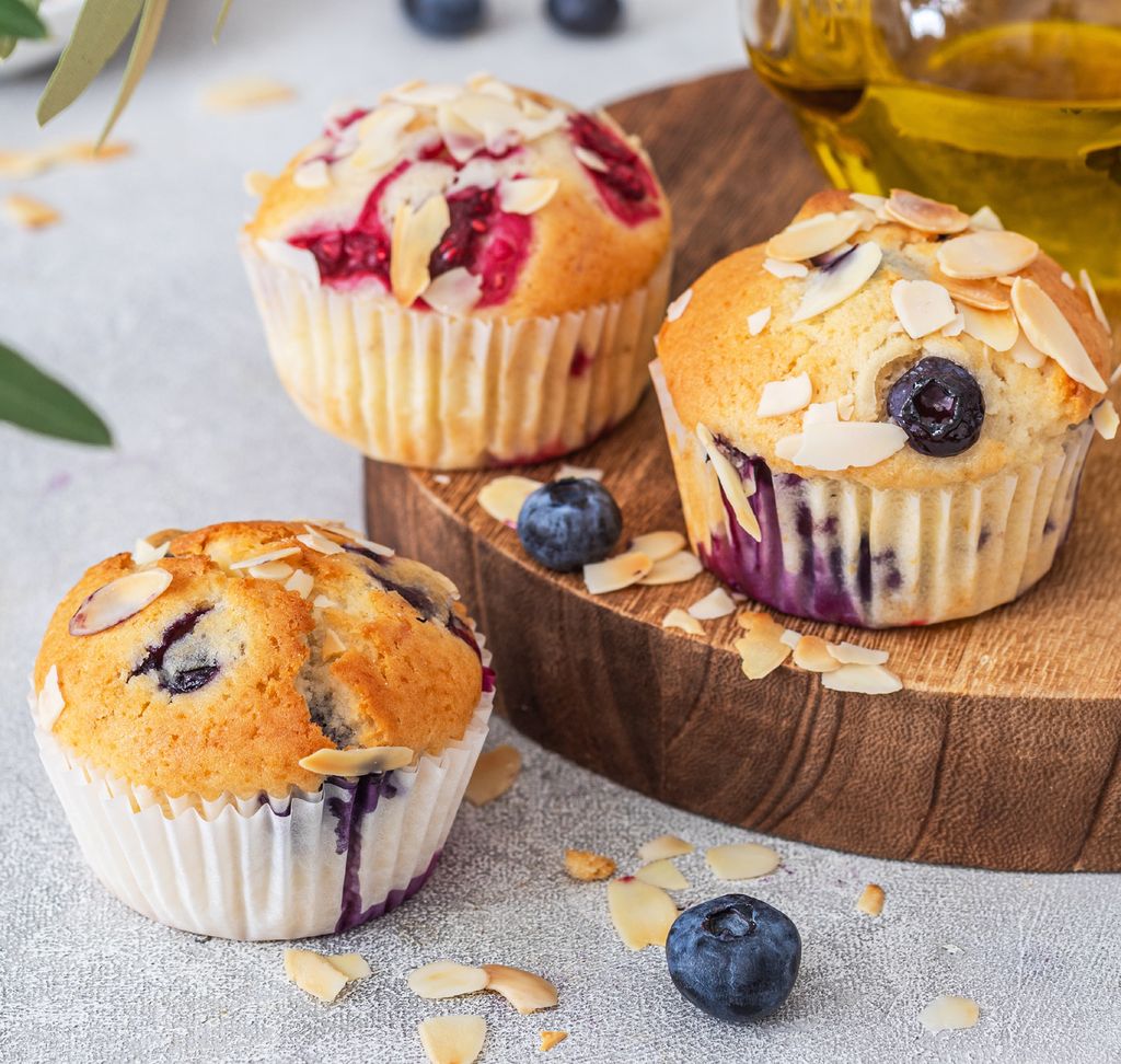 Muffins de arándanos y frambuesas.