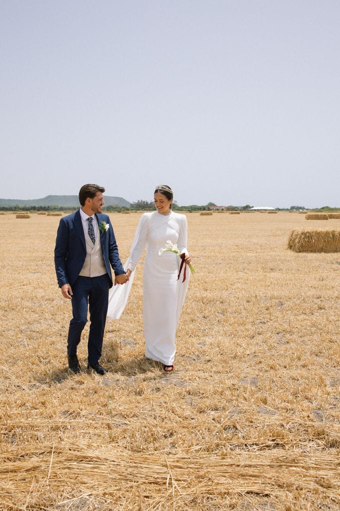 Boda en Conil de la Frontera Marian con vestido de Franc Sarabia