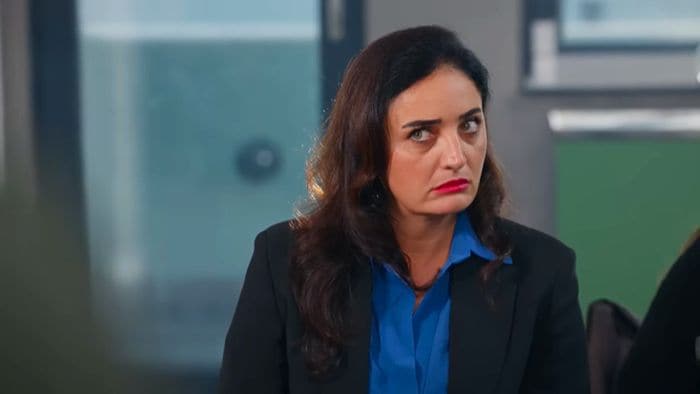 Avance de 'Hermanos': Sengül acompaña a Orhan a grabar el anuncio y monta una escena porque no le gusta lo que ve