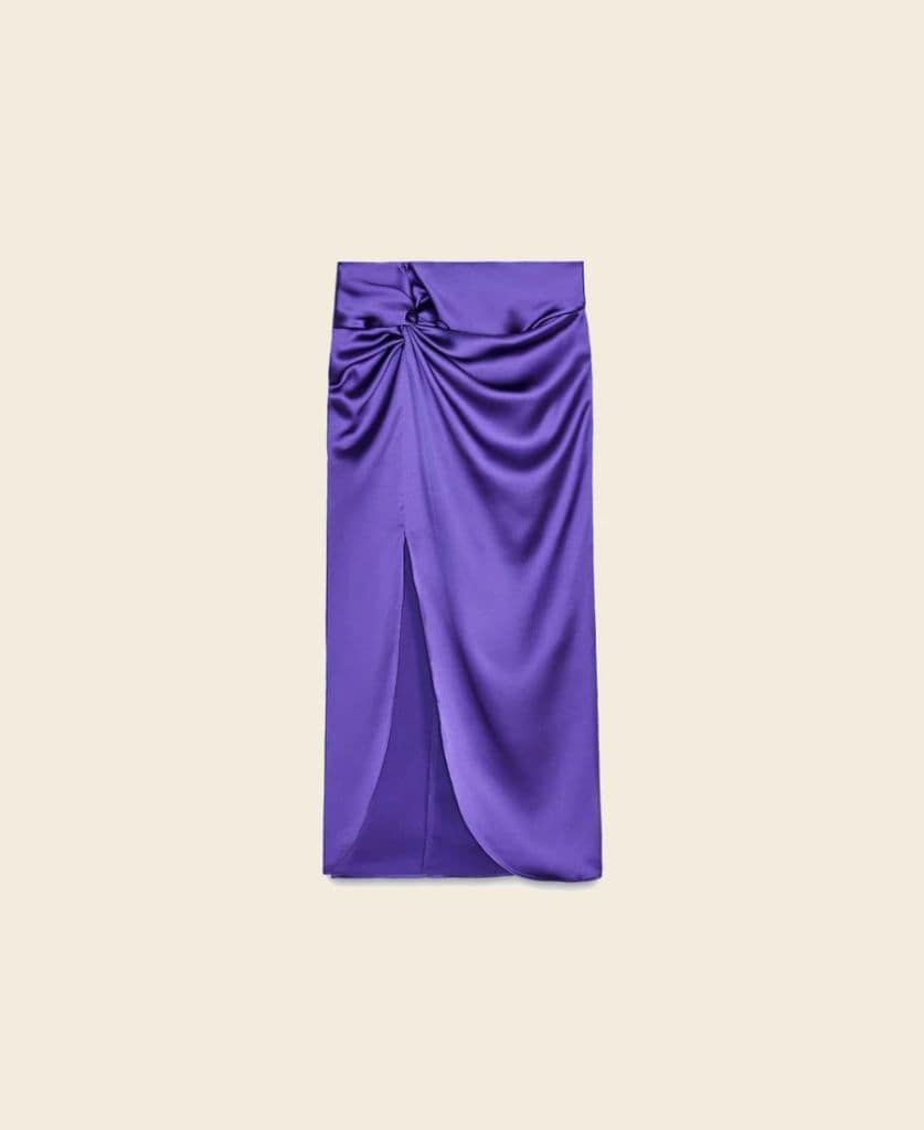 Falda de boda de Zara de rebajas drapeado, satinada y morada