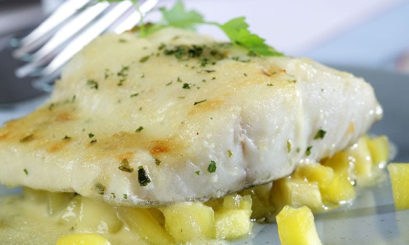 Bacalao confitado con dados de manzana
