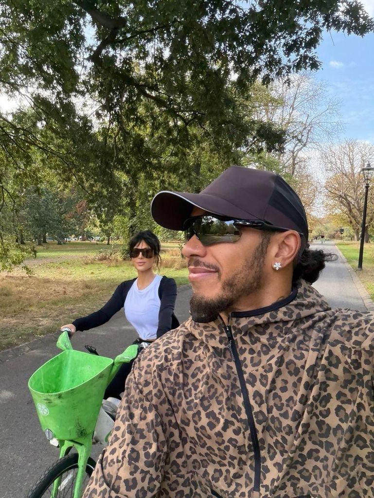 Lewis Hamilton y Kim Kardashian, al estilo 'Verano Azul'