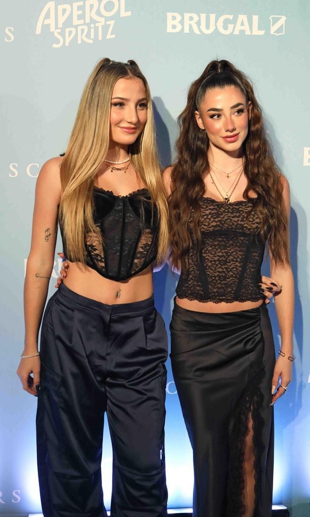 Lola Lolita y Sofía Surferss
