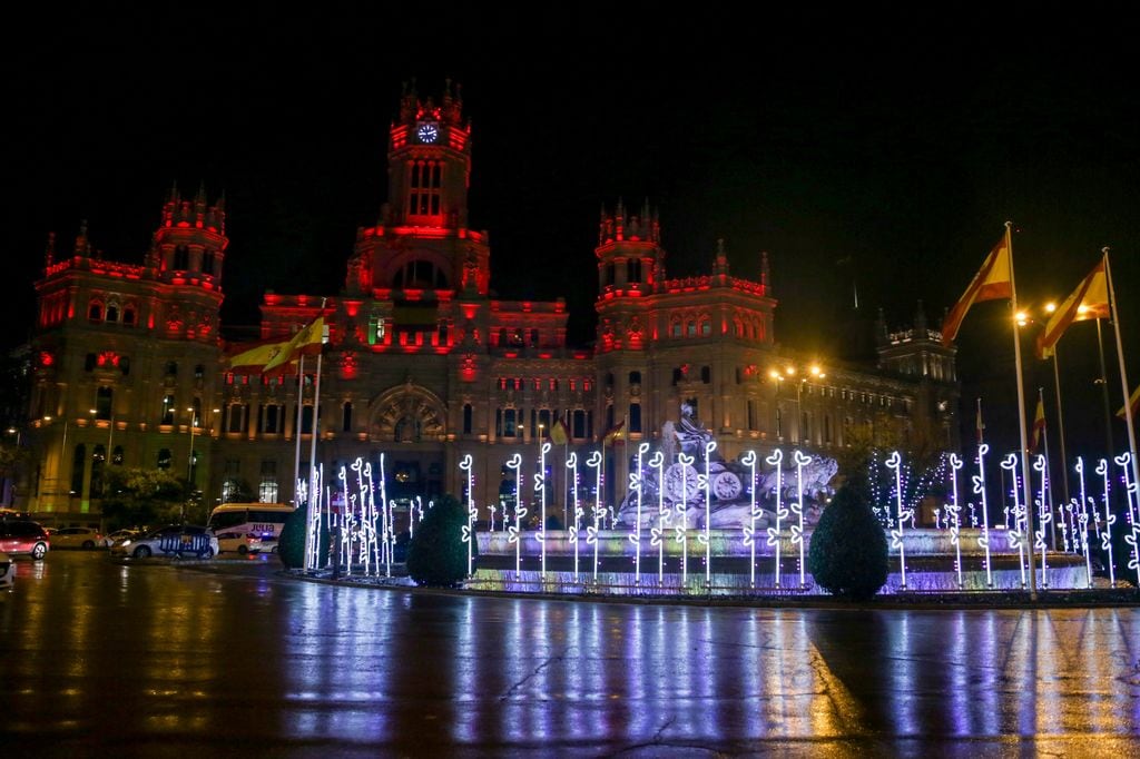 Plaza de Cibeles iluminada por Navidad