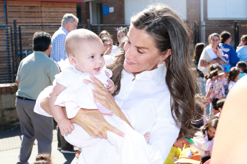 Los reyes Felipe y Letizia en Ourense para ver las zonas afectas por los incendios del verano de 2025