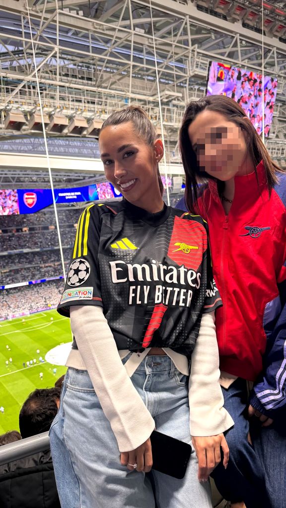 Tatiana Trouboul, vestida con la camiseta del Arsenal durante el duelo