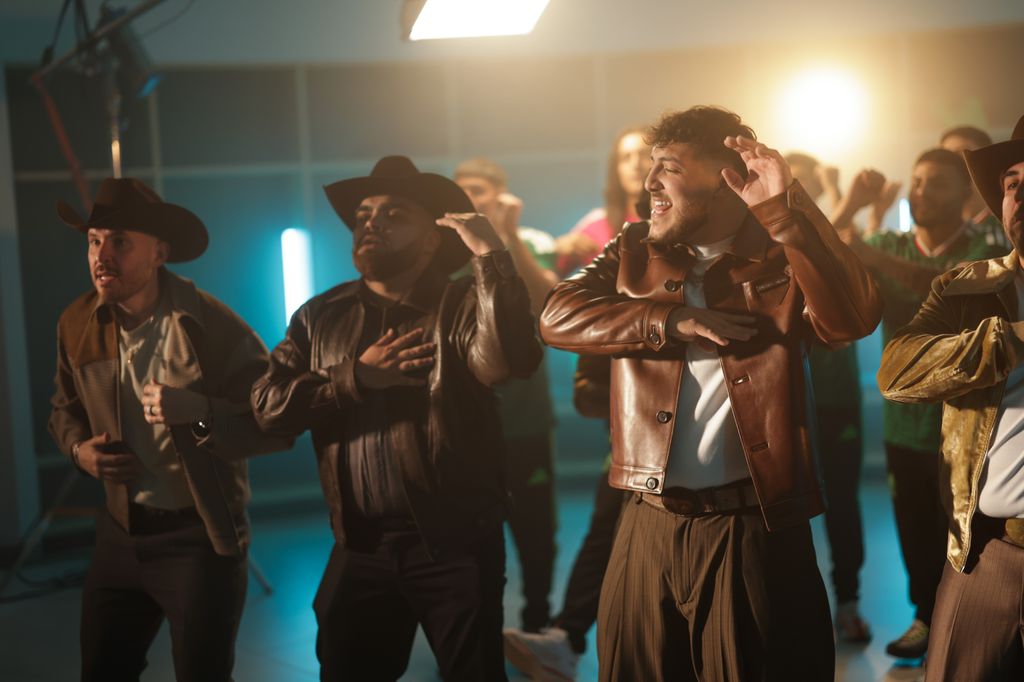 Grupo Frontera canta 'Un Solo Corazón'