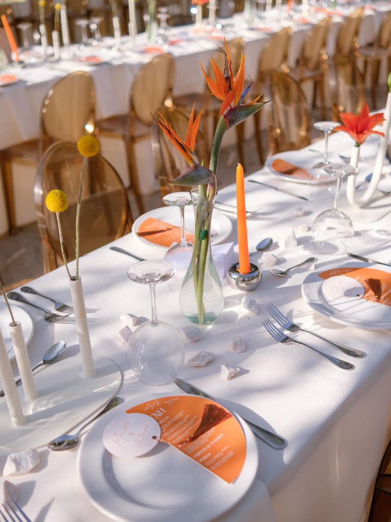 Decoración de bodas en naranja minimalista