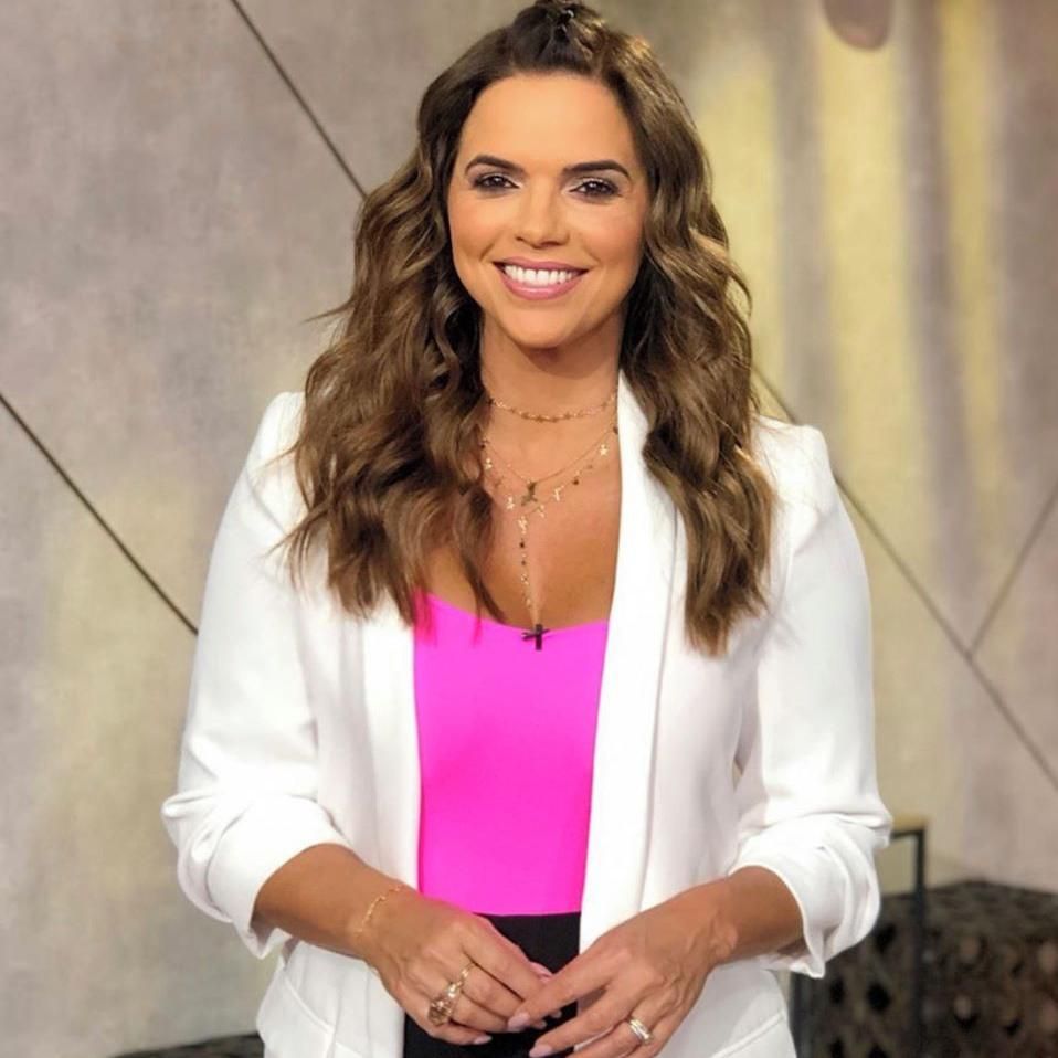 Rashel Díaz es una experta en trenzar su cabello