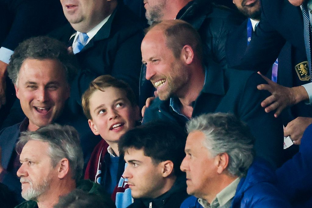 Por primera vez, padre e hijo disfrutaron de un partido de su equipo fuera de Inglaterra.