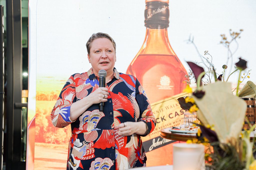 Dr. Emma Walker, Master Blender de Johnnie Walker, guió a los invitados en una experiencia dedicada a descubrir los matices de Johnnie Walker Black Cask.