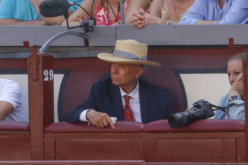 Ortega Cano disfrutando de una tarde de toros