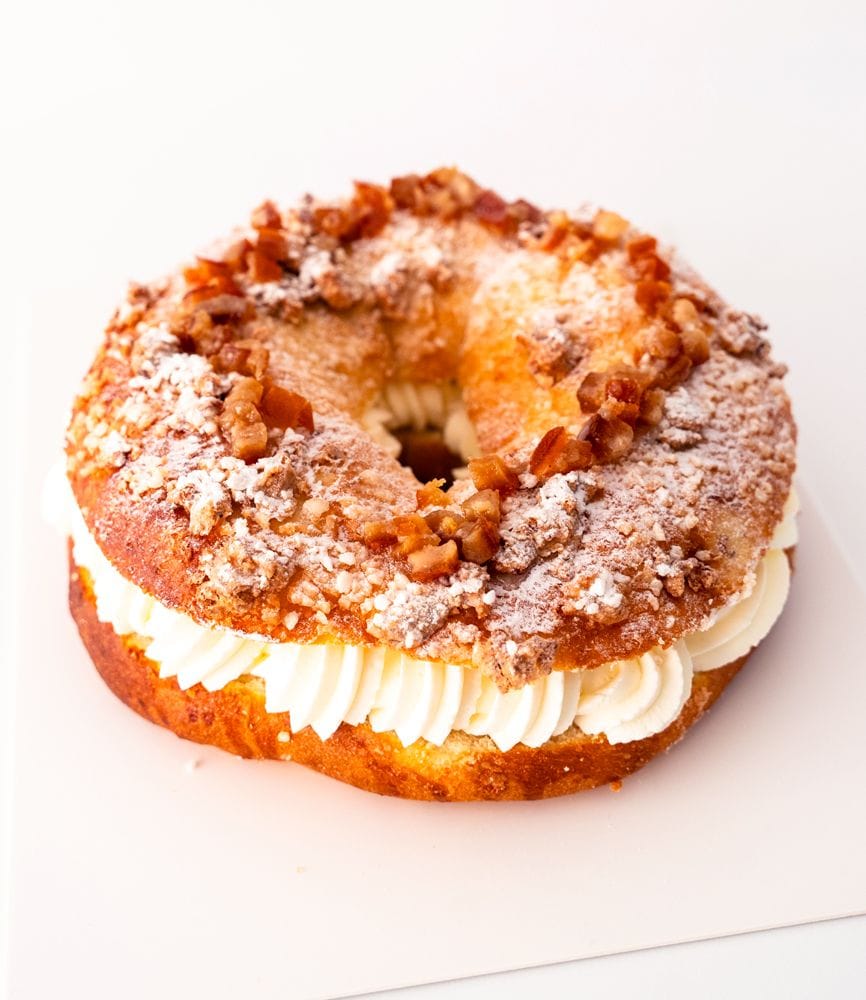 Roscón de La Duquesia, relleno con nata. 