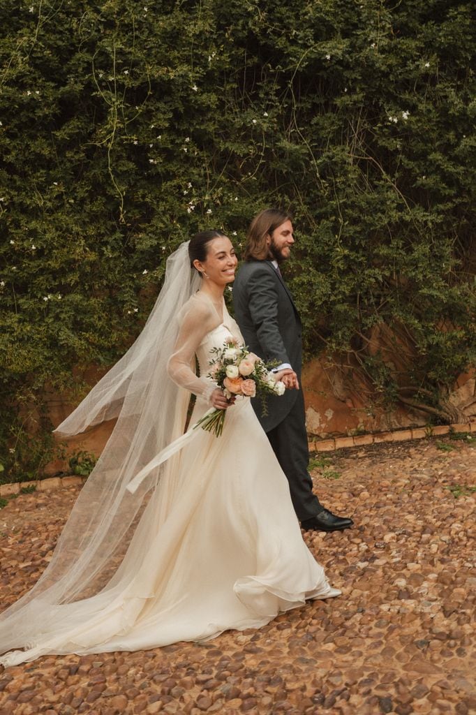 Vestido de novia plisado vaporoso asimétrico