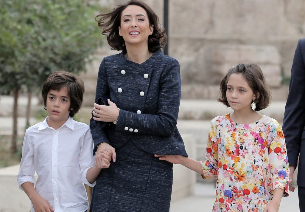 Foto de archivo de la princesa Rym Ali, mujer del príncipe Ali bin Al Hussein, con sus dos hijos,  Jalila Bint Ali y Abdullah 