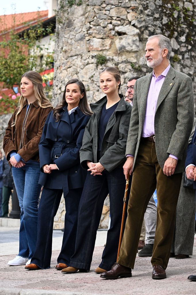 La infanta Sofía, la reina Letizia, la princesa Leonor y el rey Felipe VI de España en su visita a la Cofradía de Pescadores Santa Ana de Llanes en Asturias