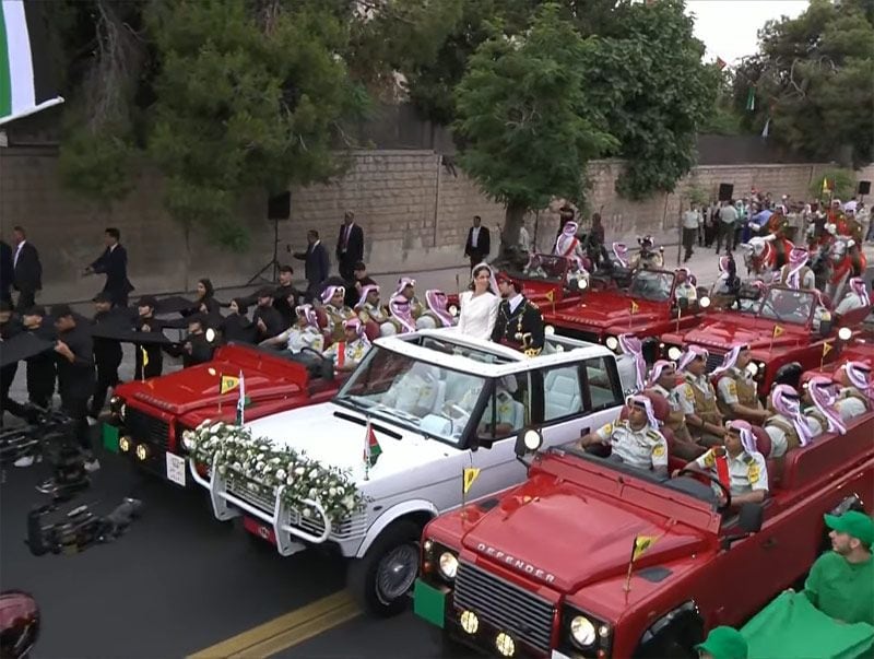 El desfile de Hussein y Rajwa de Jordania como recién casados