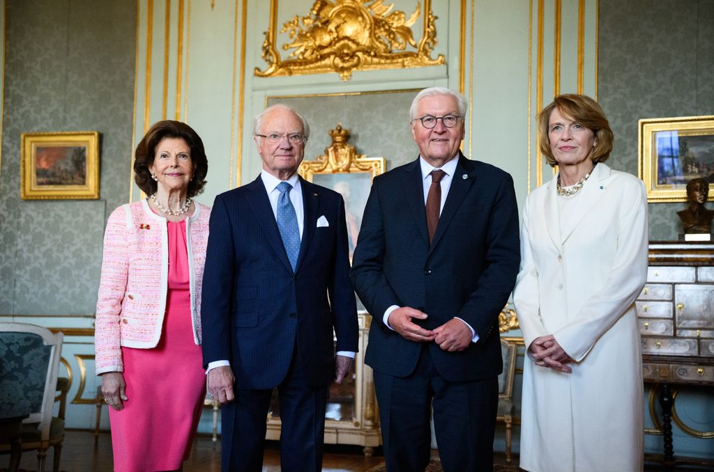 Los reyes Carlos Gustavo y Silvia de Suecia junto al presidente federal y la primera dama