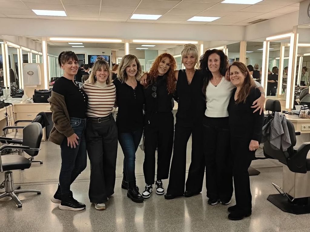 "¡Con mis chicas de maquillaje en TV3! ¡Muchos recuerdos! A punto de entrar en La Marató TV3