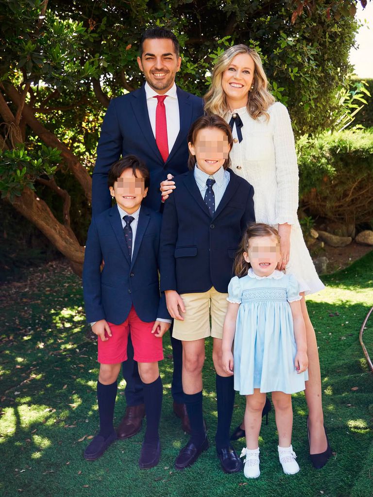 La periodista junto a su marido, Jacobo Millán, y sus tres hijos, Mauro, Hugo y Gala
