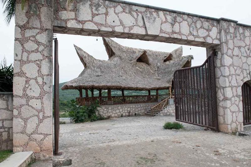 Rancho \'El peor de mis caprichos\' de Joan Sebastian en Teacalco, Guerrero.