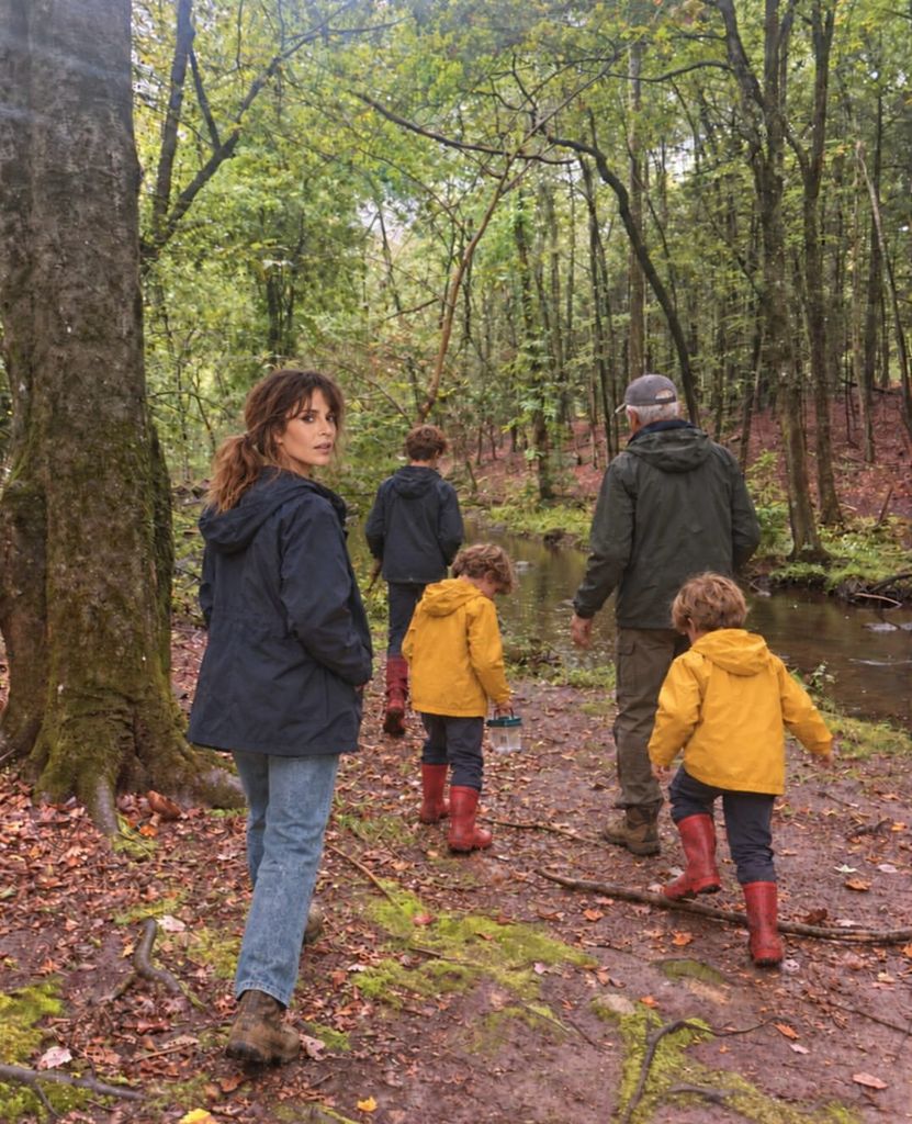 Alejandra Gere, de paseo otoñal con su familia