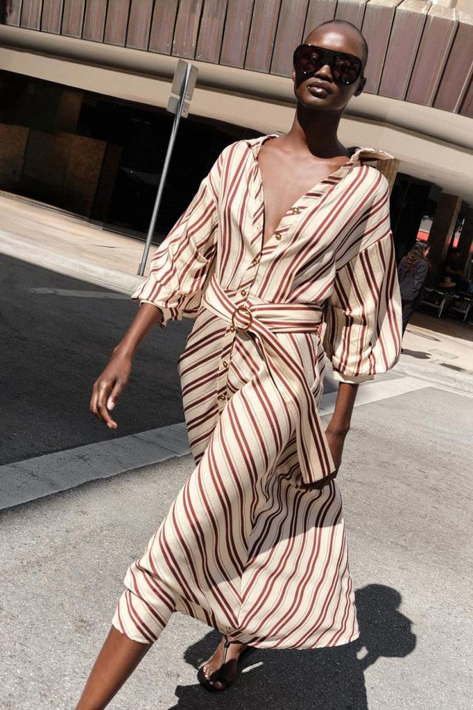 Vestidos midi Zara mayo 2026