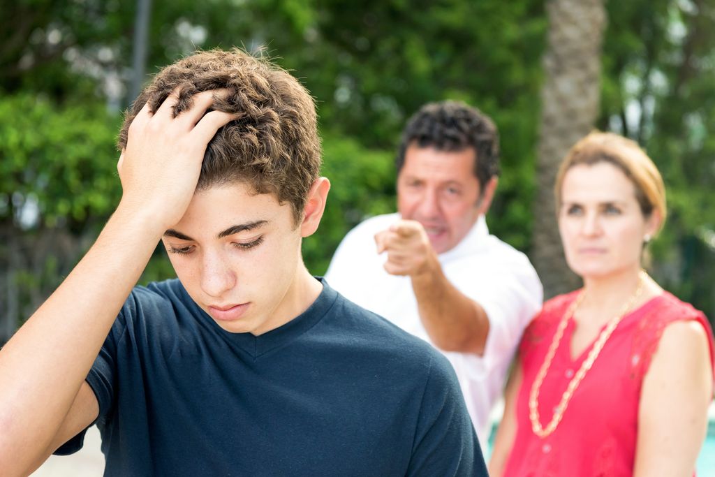 El experto en herencias advierte de que no hablarse con un padre o una madre no equivale automáticamente a maltrato psicológico